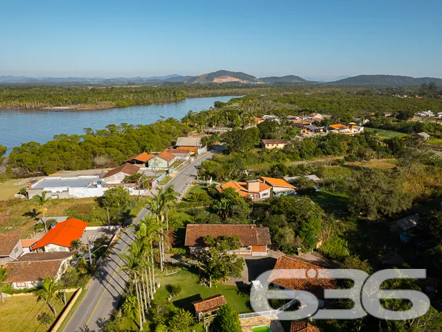 EXCELENTE CHÁCARA NA BARRA DO ITAPOCÚ EM ARAQUARI
