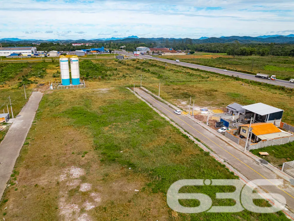 OPORTUNIDADE ÚNICA: TERRENO PLANO NO COLÉGIO AGRÍC