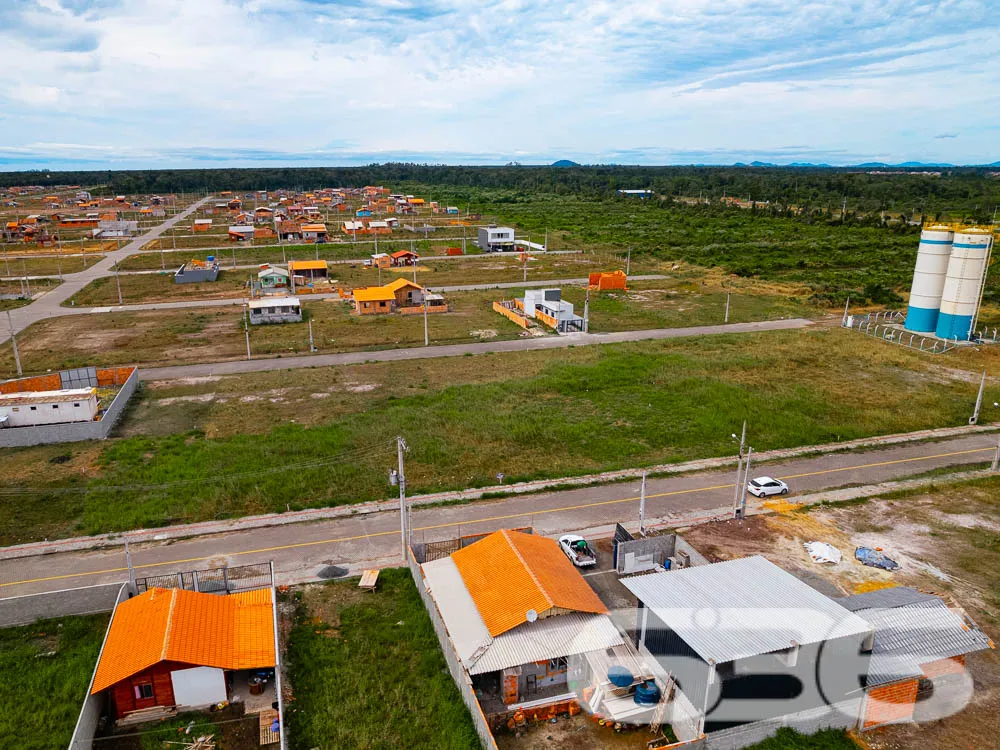 OPORTUNIDADE ÚNICA: TERRENO PLANO NO COLÉGIO AGRÍC