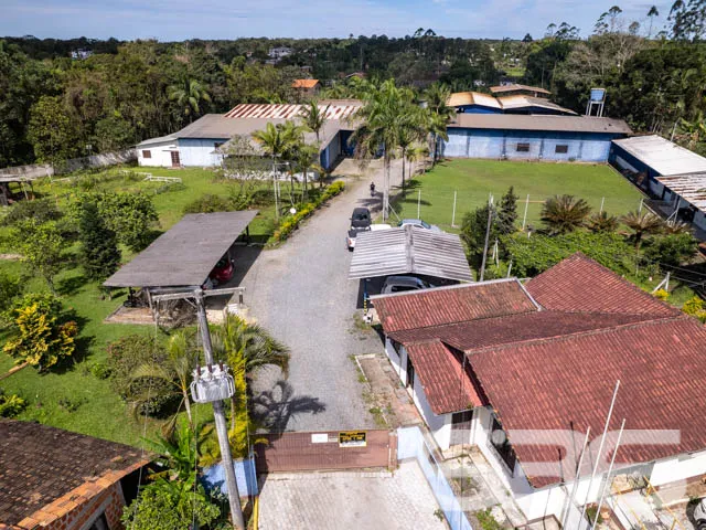 INVISTA NO CENTRO DE ARAQUARI! IMÓVEL À VENDA COM 