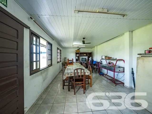 INVISTA NO CENTRO DE ARAQUARI! IMÓVEL À VENDA COM 