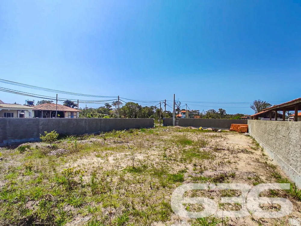 VENDE-SE TERRENO DE ESQUINA PRÓXIMO AO CANAL DO LI