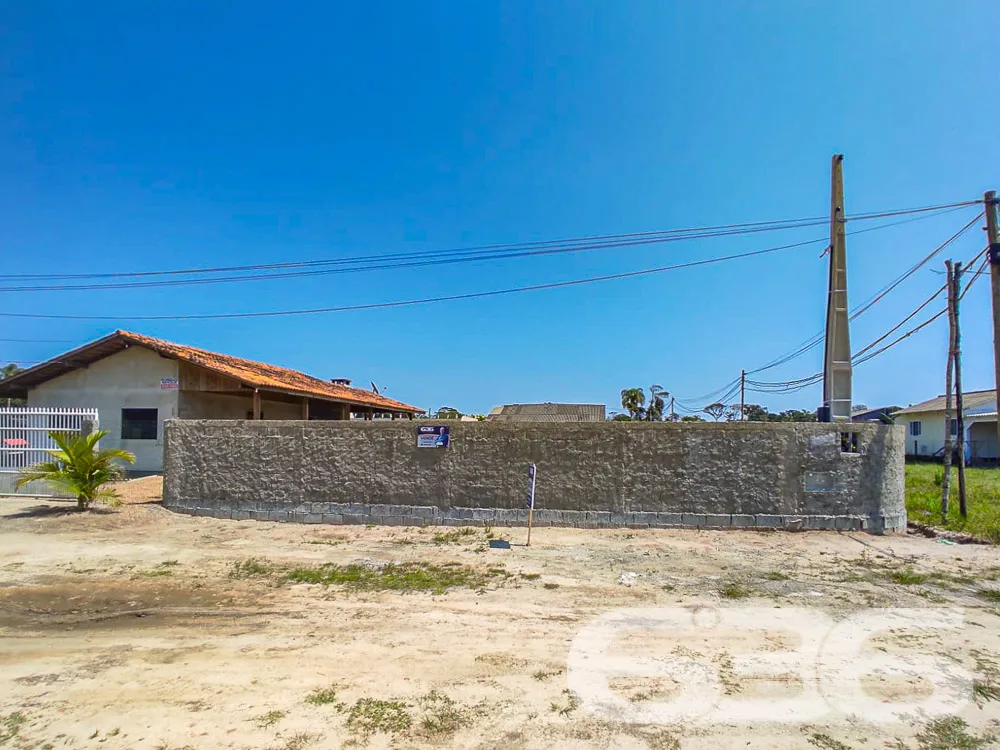 VENDE-SE TERRENO DE ESQUINA PRÓXIMO AO CANAL DO LI