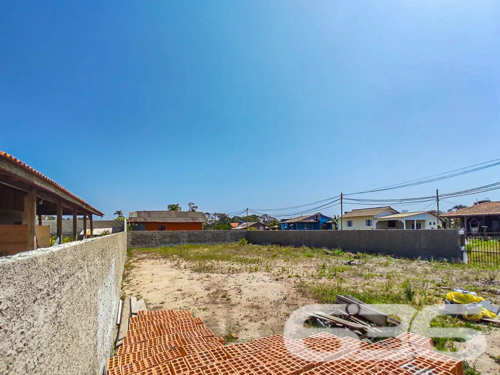 VENDE-SE TERRENO DE ESQUINA PRÓXIMO AO CANAL DO LI