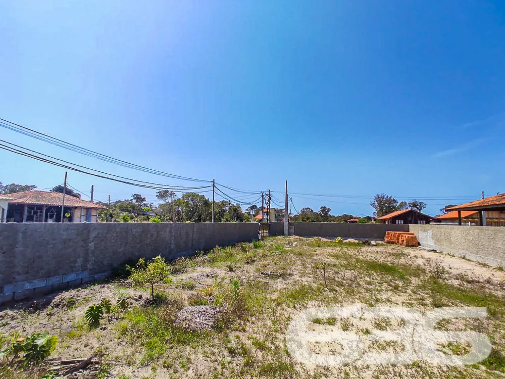 VENDE-SE TERRENO DE ESQUINA PRÓXIMO AO CANAL DO LI