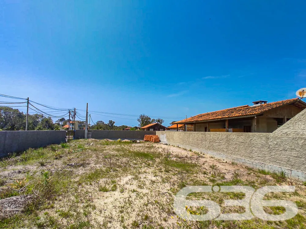 VENDE-SE TERRENO DE ESQUINA PRÓXIMO AO CANAL DO LI