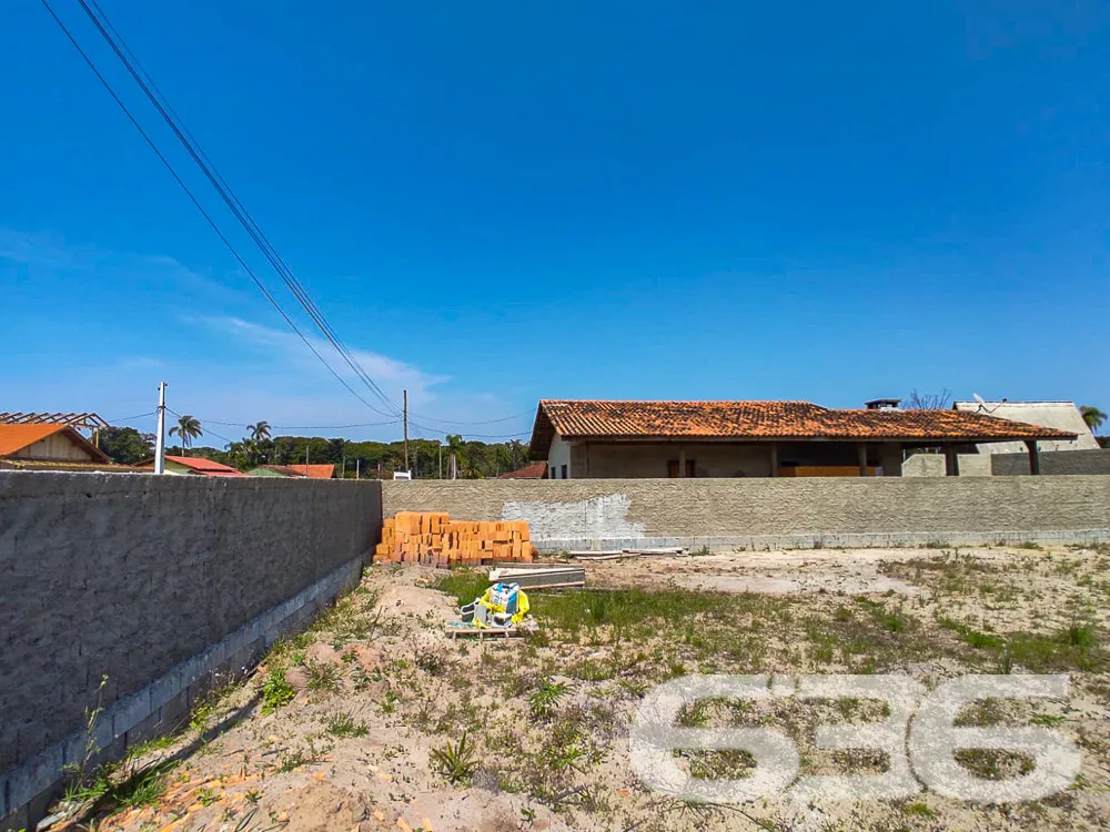 VENDE-SE TERRENO DE ESQUINA PRÓXIMO AO CANAL DO LI