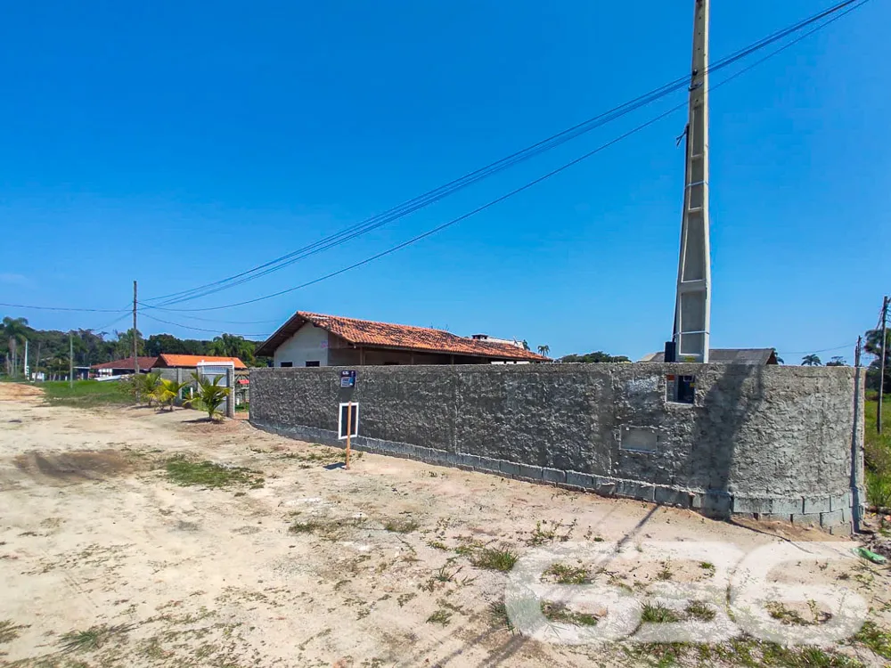 VENDE-SE TERRENO DE ESQUINA PRÓXIMO AO CANAL DO LI