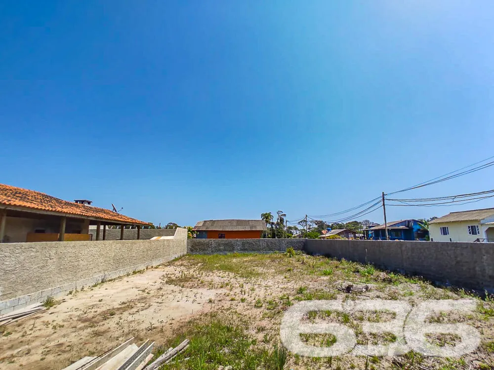 VENDE-SE TERRENO DE ESQUINA PRÓXIMO AO CANAL DO LI