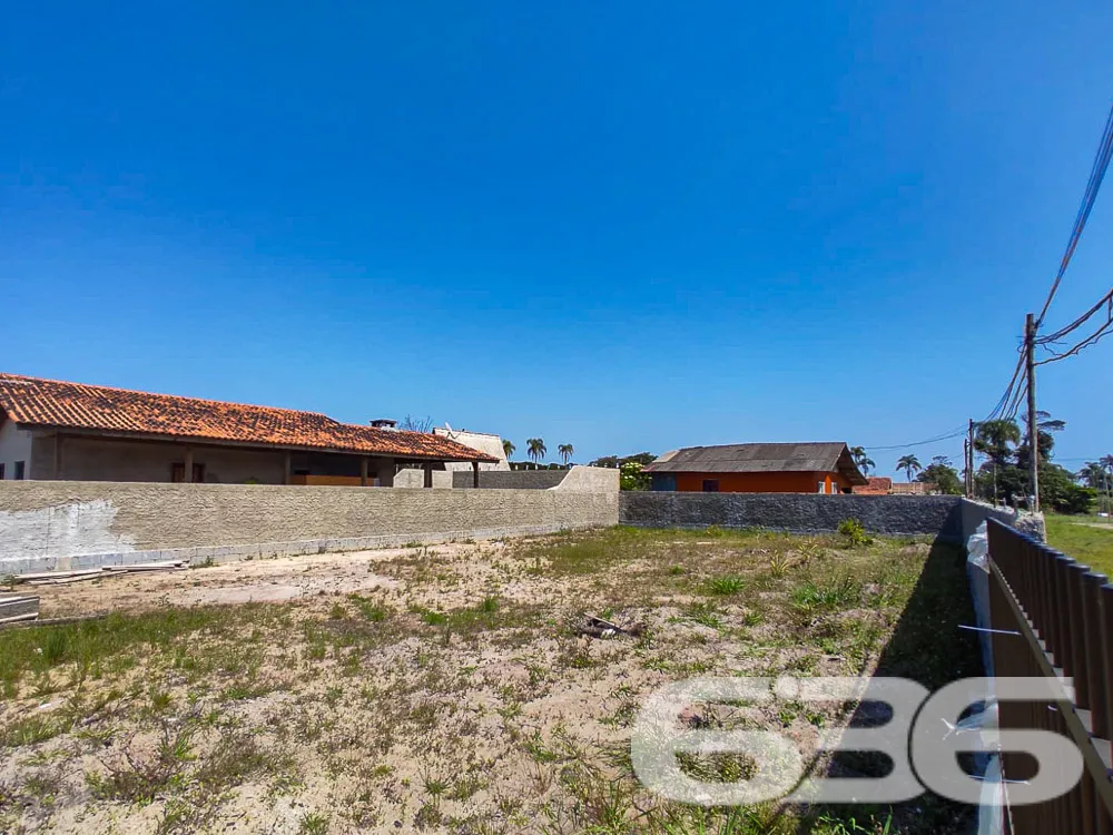VENDE-SE TERRENO DE ESQUINA PRÓXIMO AO CANAL DO LI