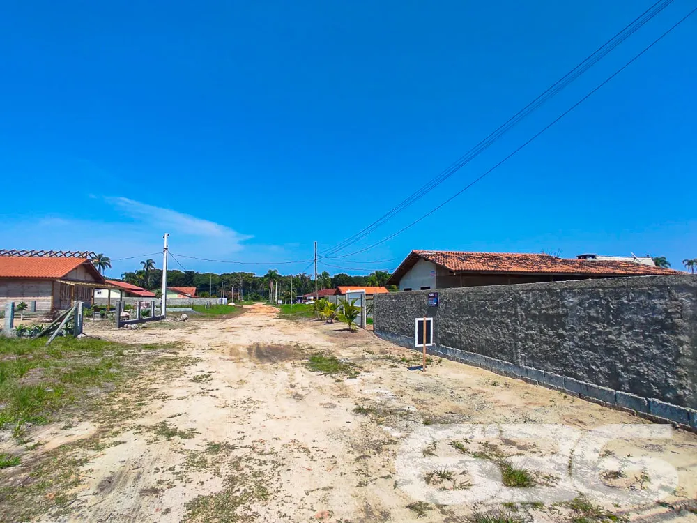 VENDE-SE TERRENO DE ESQUINA PRÓXIMO AO CANAL DO LI