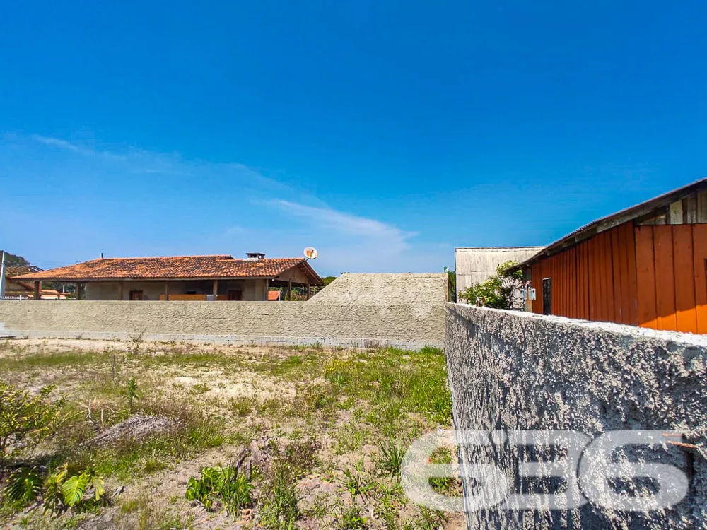 VENDE-SE TERRENO DE ESQUINA PRÓXIMO AO CANAL DO LI