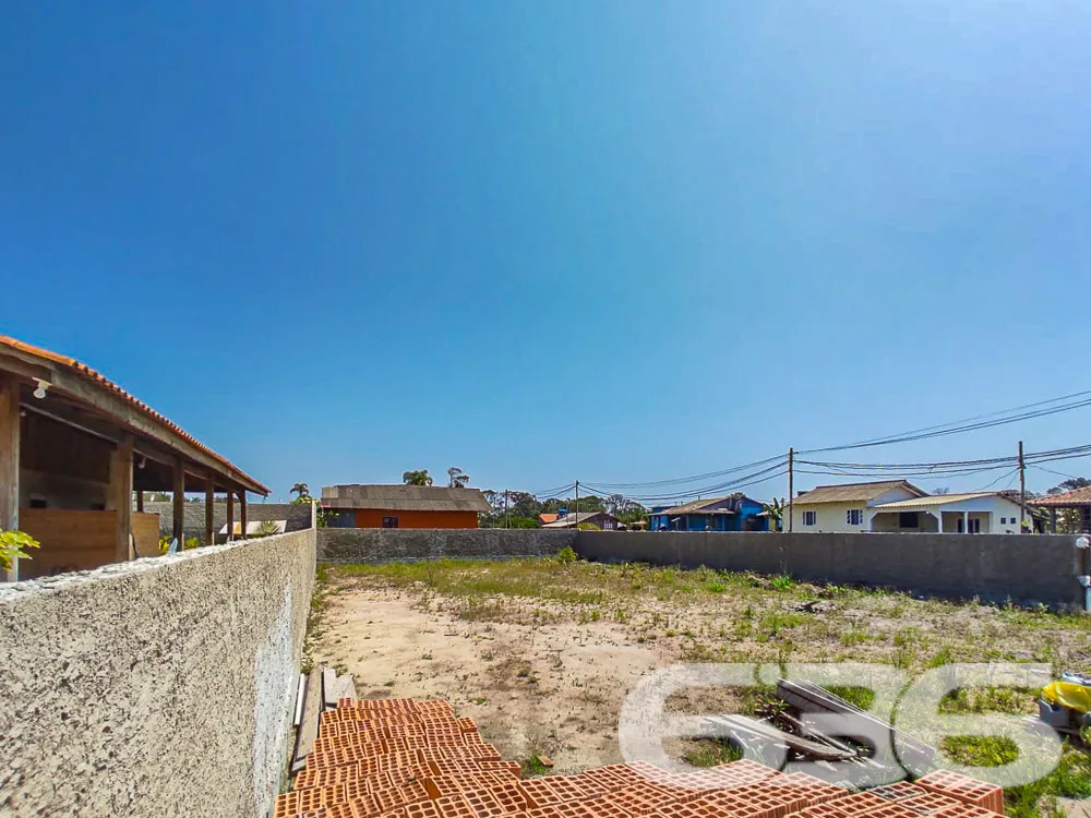 VENDE-SE TERRENO DE ESQUINA PRÓXIMO AO CANAL DO LI