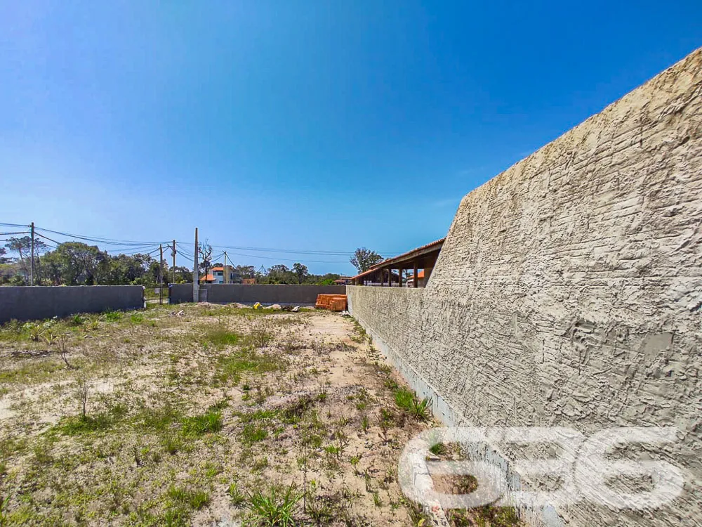 VENDE-SE TERRENO DE ESQUINA PRÓXIMO AO CANAL DO LI