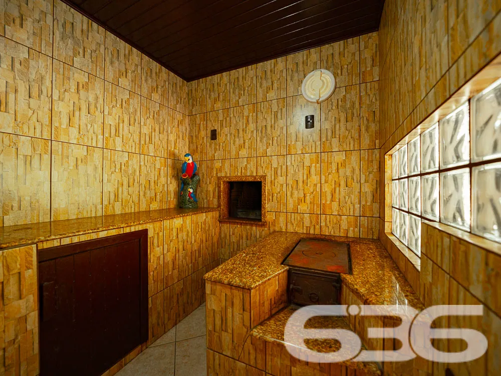 CASA COM LAGO E AMPLO TERRENO EM JARAGUÁ DO SUL!

