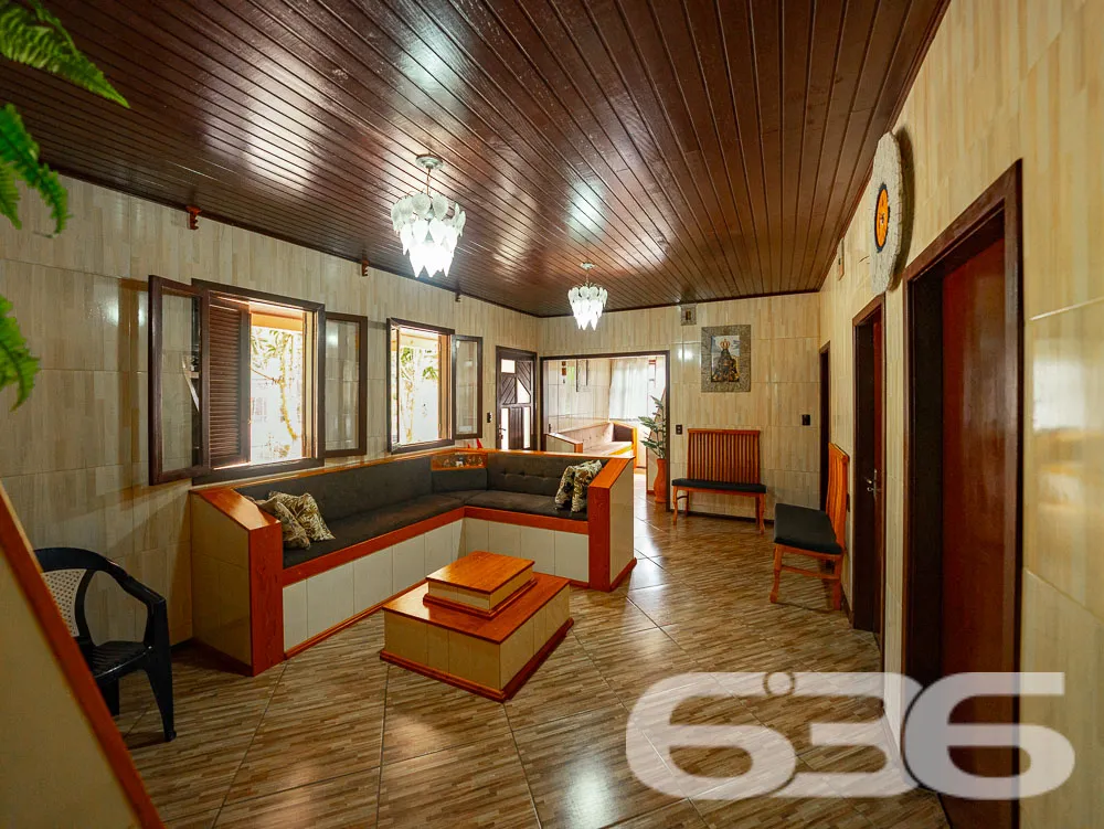 CASA COM LAGO E AMPLO TERRENO EM JARAGUÁ DO SUL!

