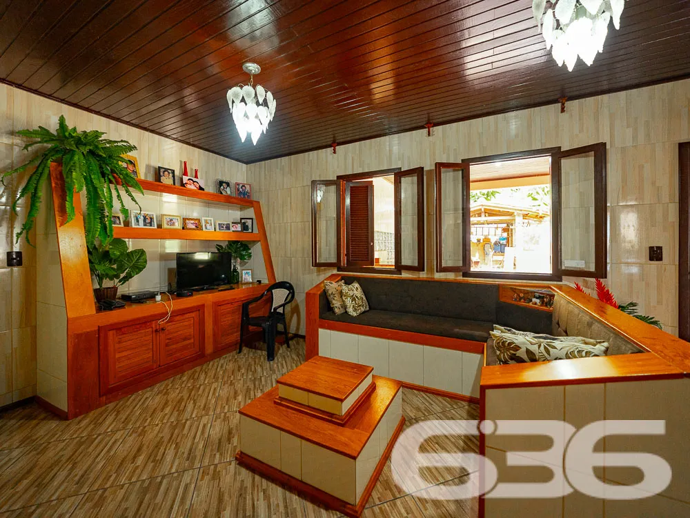 CASA COM LAGO E AMPLO TERRENO EM JARAGUÁ DO SUL!

