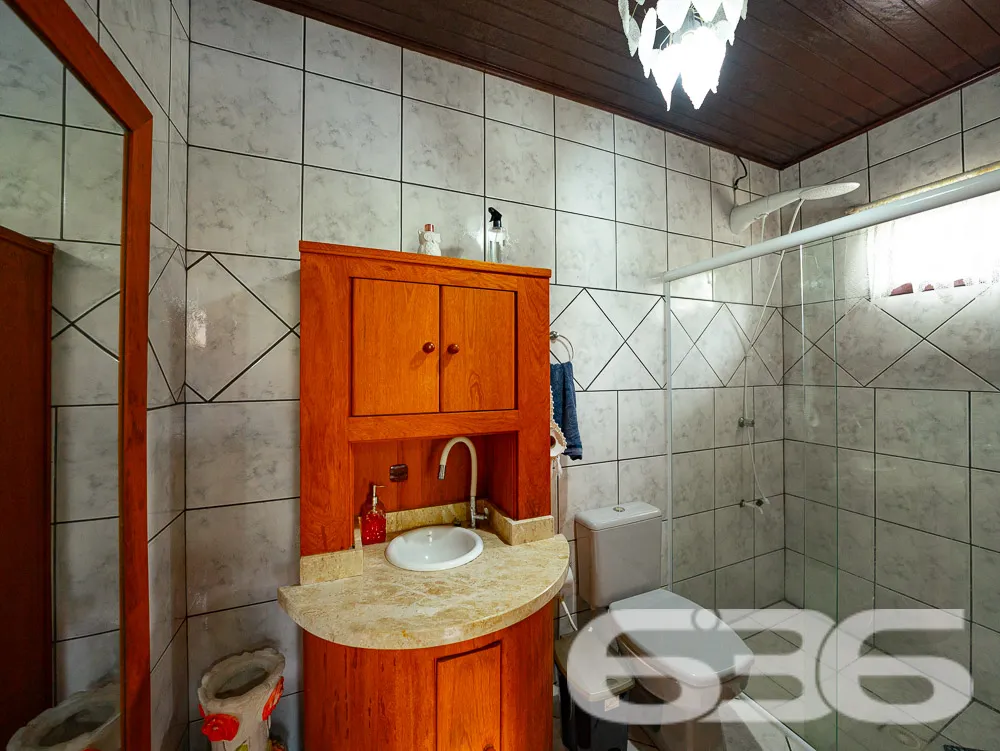 CASA COM LAGO E AMPLO TERRENO EM JARAGUÁ DO SUL!

