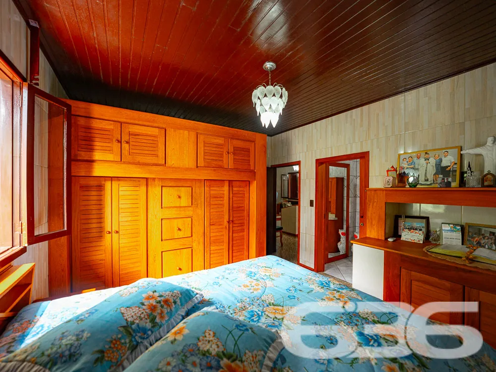 CASA COM LAGO E AMPLO TERRENO EM JARAGUÁ DO SUL!

