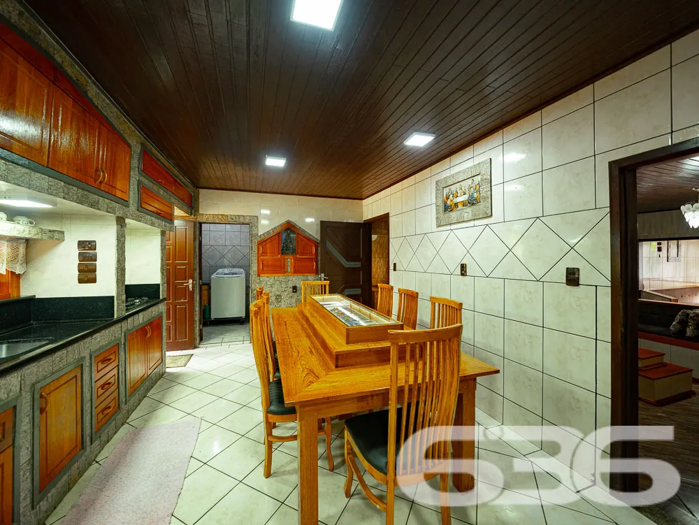 CASA COM LAGO E AMPLO TERRENO EM JARAGUÁ DO SUL!

