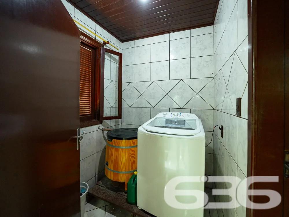 CASA COM LAGO E AMPLO TERRENO EM JARAGUÁ DO SUL!

