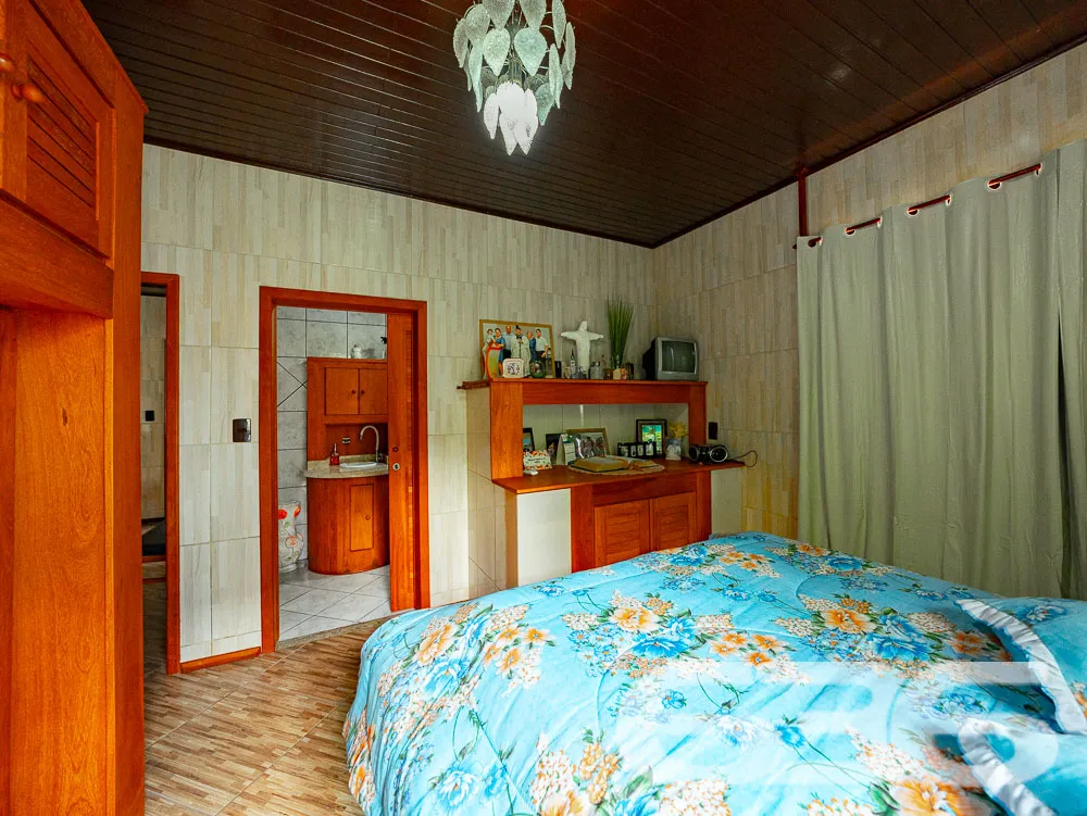 CASA COM LAGO E AMPLO TERRENO EM JARAGUÁ DO SUL!

