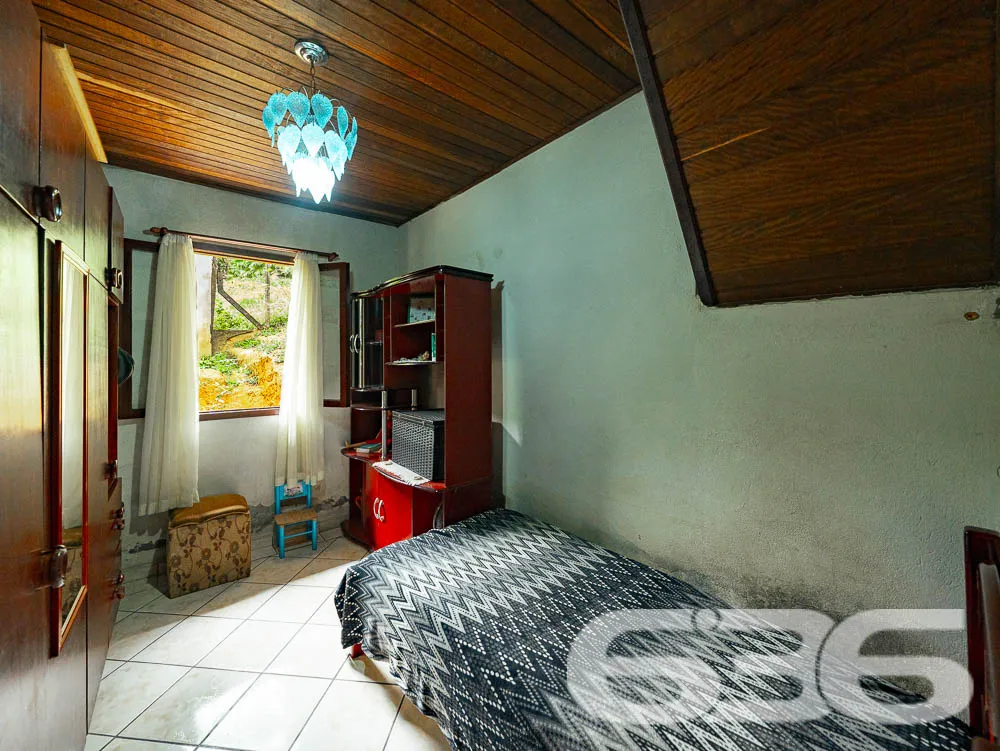 CASA COM LAGO E AMPLO TERRENO EM JARAGUÁ DO SUL!

