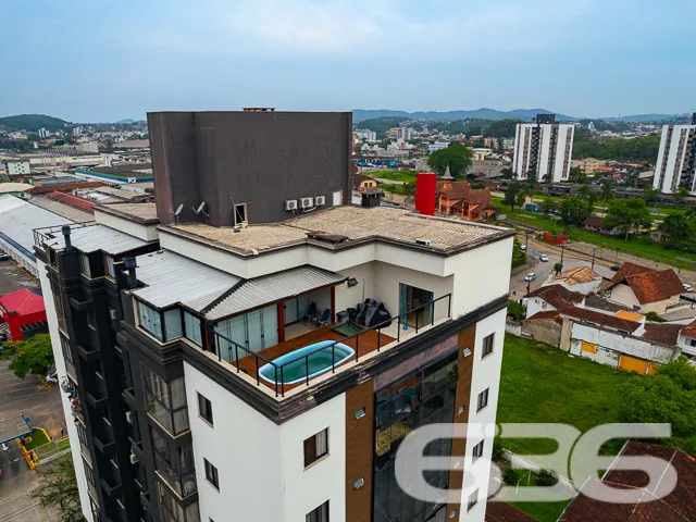 DESLUMBRANTE COBERTURA PLANA NO BAIRRO ANITA GARIB