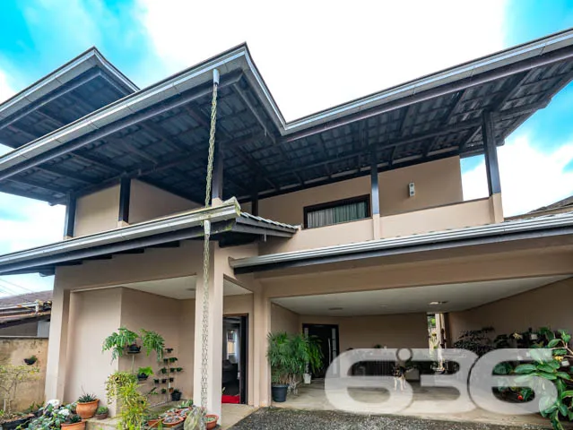 VENDE-SE SOBRADO COM 3 SUÍTES NO PARQUE GUARANI!

