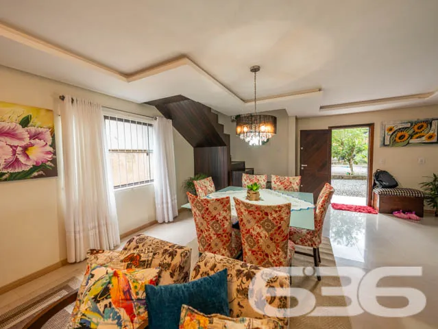 VENDE-SE SOBRADO COM 3 SUÍTES NO PARQUE GUARANI!

