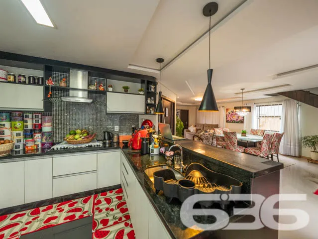 VENDE-SE SOBRADO COM 3 SUÍTES NO PARQUE GUARANI!

