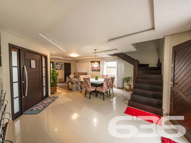 VENDE-SE SOBRADO COM 3 SUÍTES NO PARQUE GUARANI!

