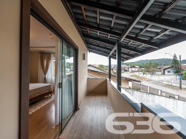 VENDE-SE SOBRADO COM 3 SUÍTES NO PARQUE GUARANI!

