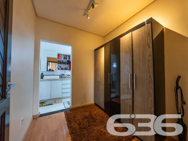 VENDE-SE SOBRADO COM 3 SUÍTES NO PARQUE GUARANI!

