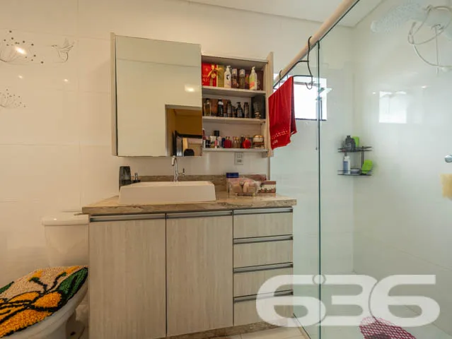 VENDE-SE SOBRADO COM 3 SUÍTES NO PARQUE GUARANI!

