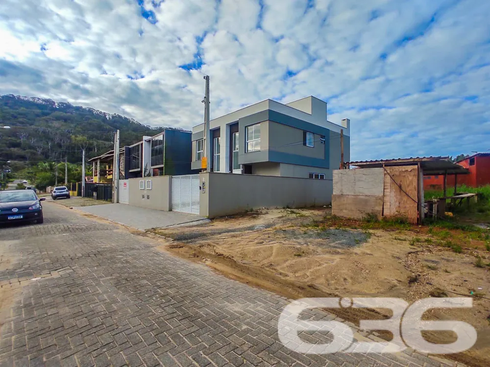 VENDE-SE TERRENO EM UBATUBA, SÃO FRANCISCO DO SUL!
