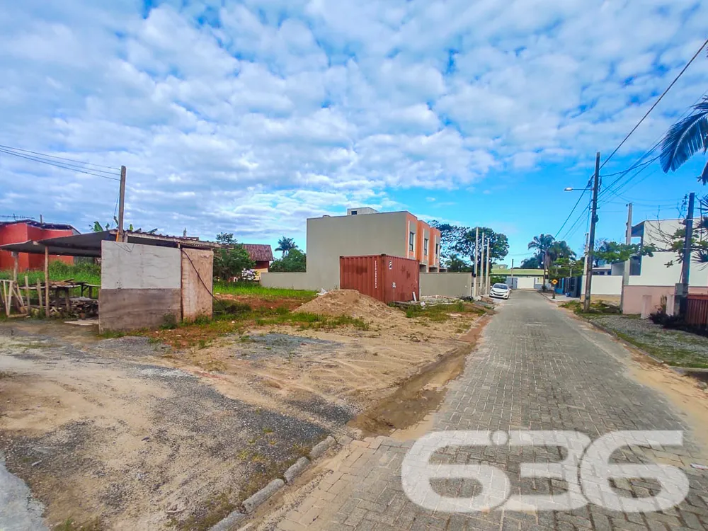 VENDE-SE TERRENO EM UBATUBA, SÃO FRANCISCO DO SUL!