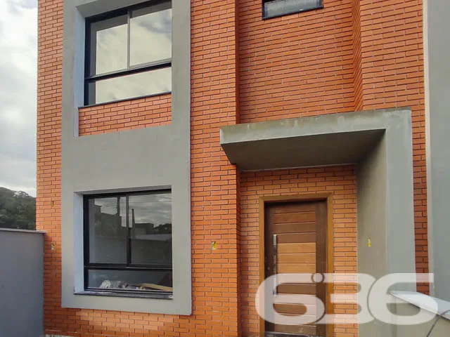 SOBRADO COM SUÍTE + 2 DORMITÓRIOS EM UBATUBA

Apre