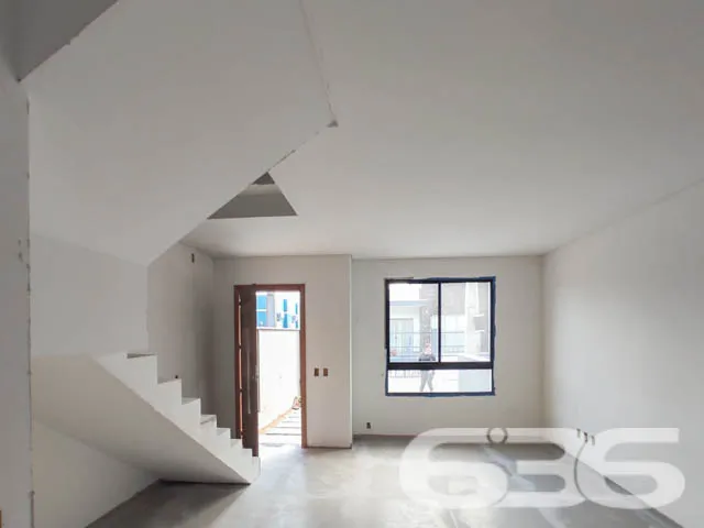 SOBRADO COM SUÍTE + 2 DORMITÓRIOS EM UBATUBA

Apre