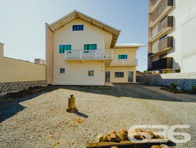 BAIRRO BUCAREIN: SOBRADO AMPLO COM SUĂTE + DORMITĂ