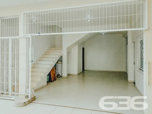 BAIRRO BUCAREIN: SOBRADO AMPLO COM SUĂTE + DORMITĂ