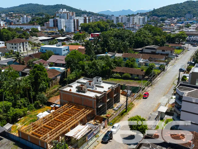 IMÓVEL COM SUÍTE E CLOSET + 2 DORMITÓRIOS NO BAIRR