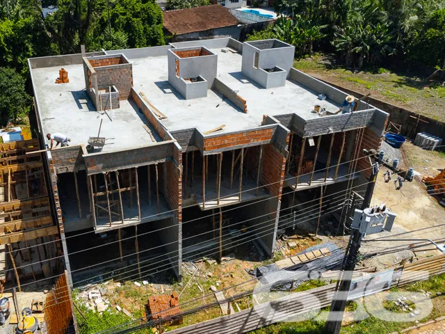 IMÓVEL COM SUÍTE E CLOSET + 2 DORMITÓRIOS NO BAIRR