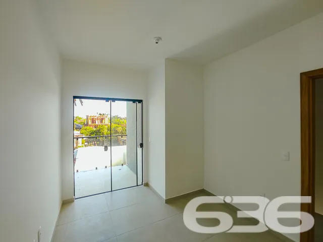 VENDE-SE SOBRADO COM SUÍTE + DORMITÓRIO NO BAIRRO 