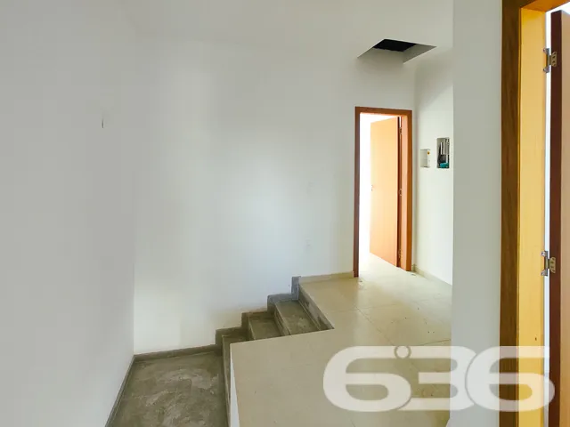 VENDE-SE SOBRADO COM SUÍTE + DORMITÓRIO NO BAIRRO 