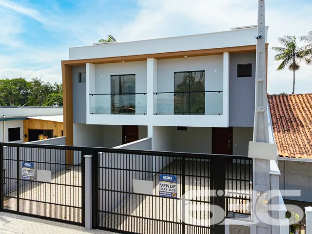 VENDE-SE SOBRADO COM SUÍTE + DORMITÓRIO NO BAIRRO 