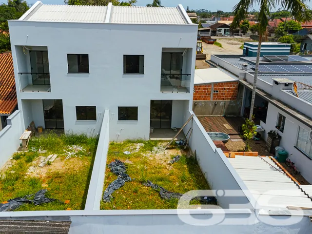 VENDE-SE SOBRADO COM SUÍTE + DORMITÓRIO NO BAIRRO 