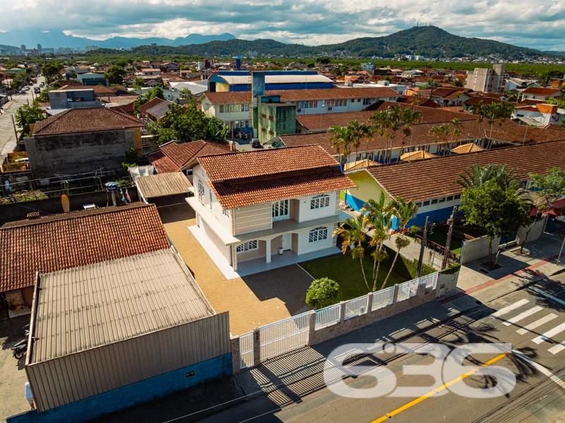 SOBRADO COM SUÍTE + 2 QUARTOS NO BAIRRO FÁTIMA – C