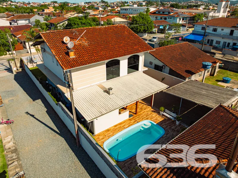 SOBRADO COM SUÍTE + 2 QUARTOS NO BAIRRO FÁTIMA – C