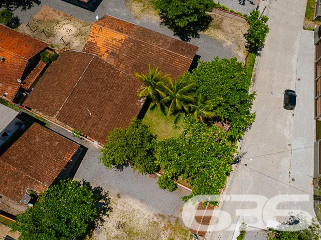 IMÓVEL COM SUÍTE + 2 DORMITÓRIOS NO CORAÇÃO DE BAL